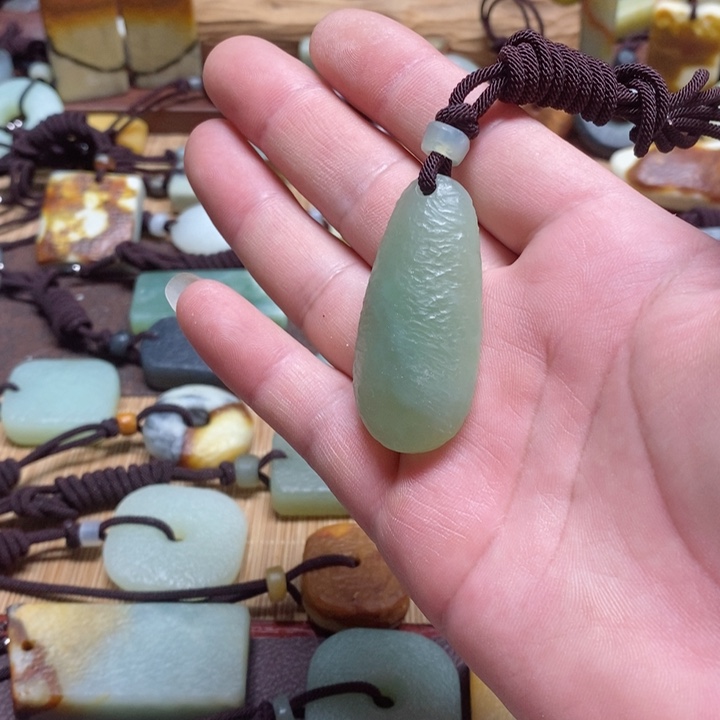 蛇纹石玉挂件未镶嵌