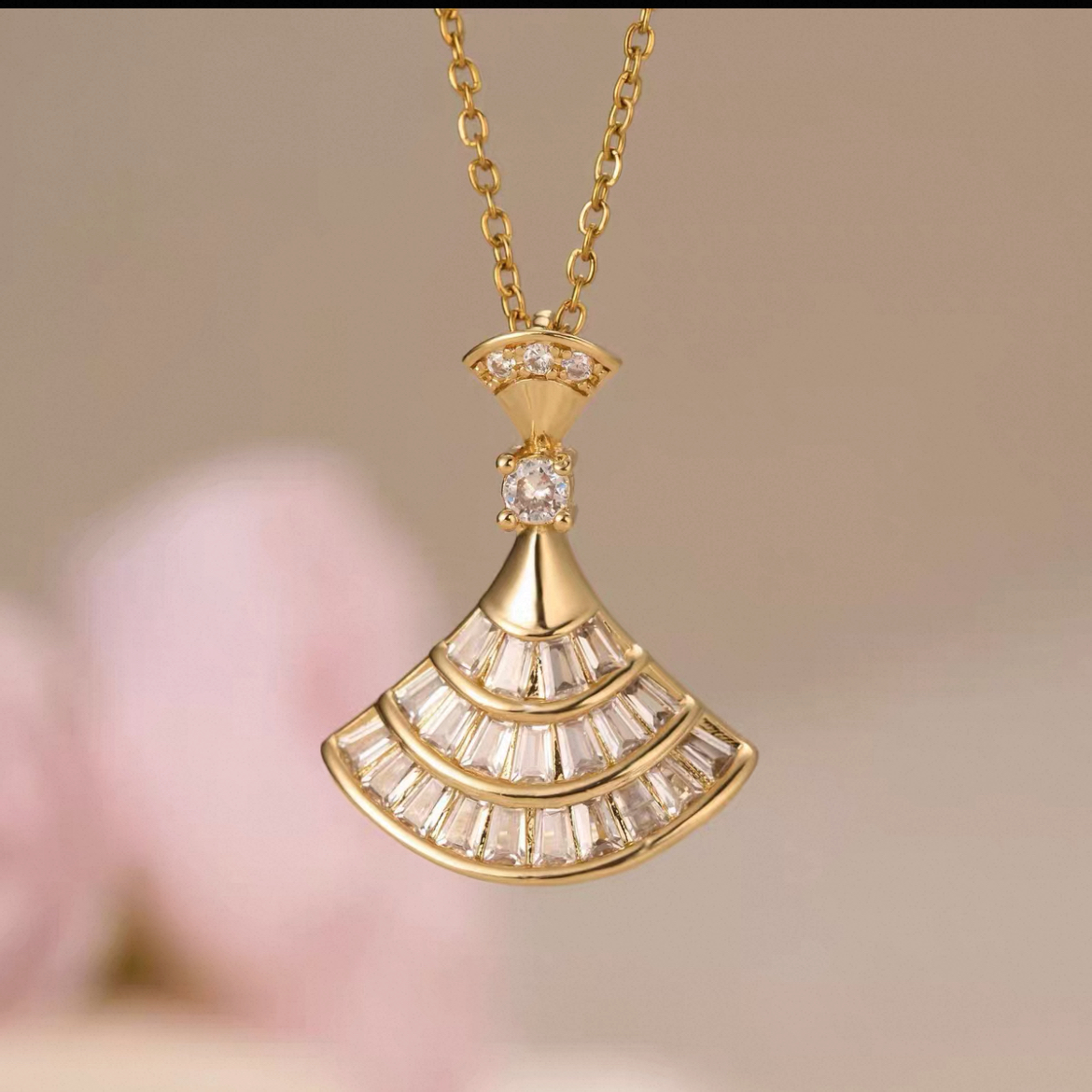 钛钢项链 20212钛钢轻奢重工密镶公主的裙摆锁骨项链