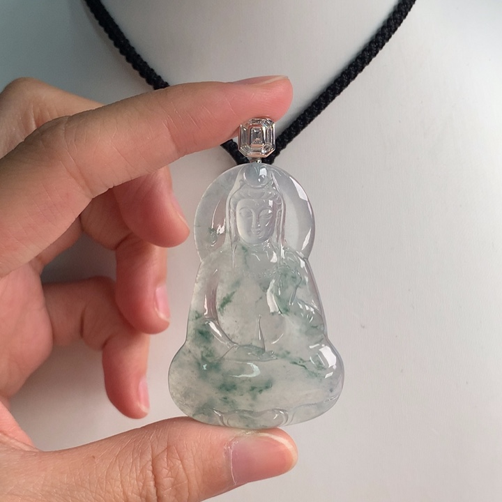 翡翠挂件未镶嵌….