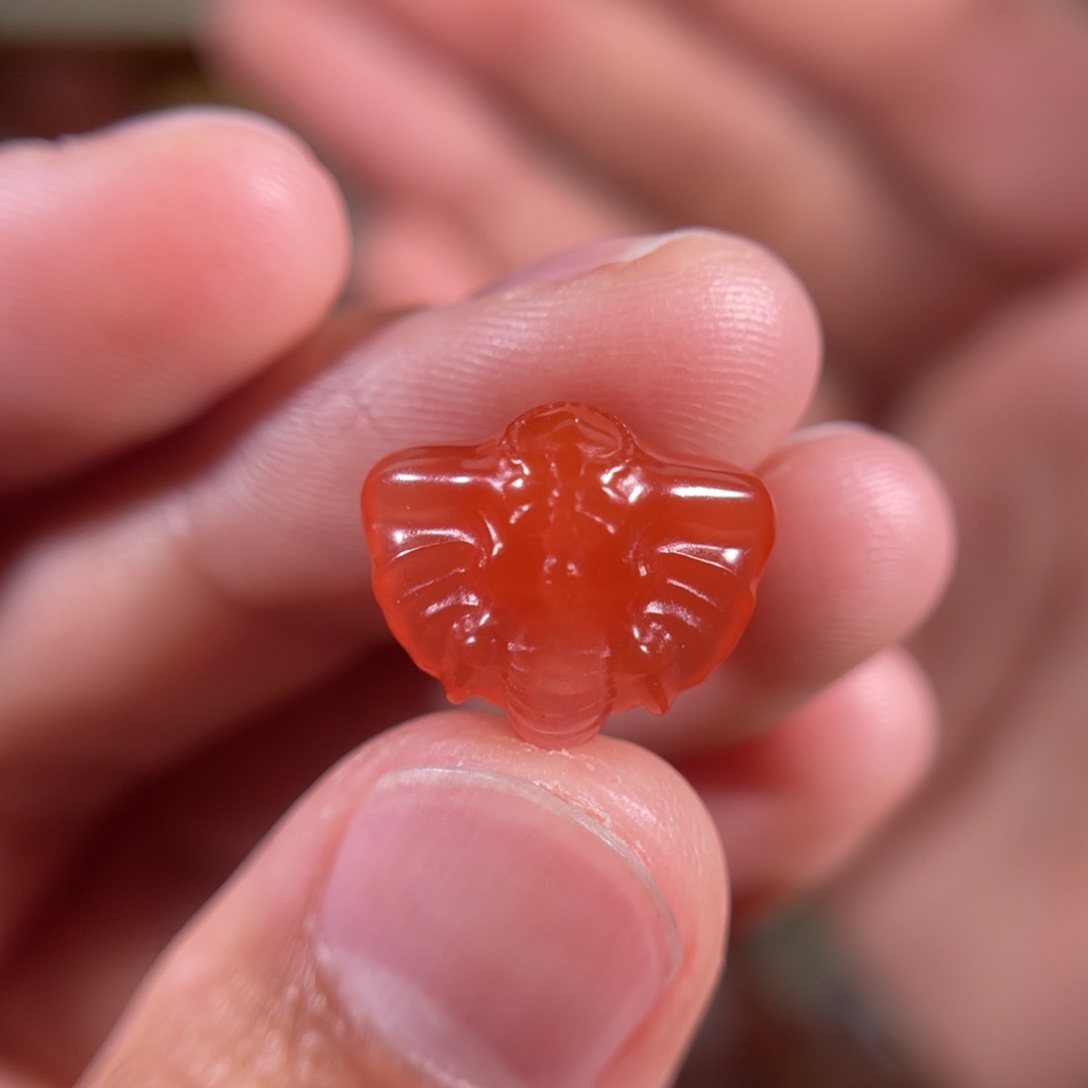 南红玛瑙大黑洞象神12*14.5未镶嵌