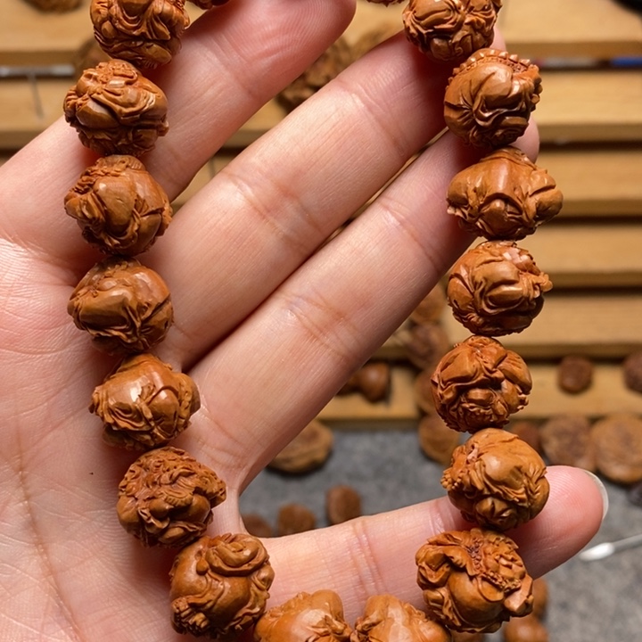 A***和桃核手工雕刻整身十八罗汉手持