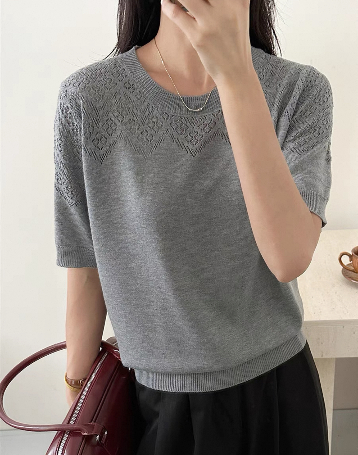 肩部钩花圆领短袖新款百搭时尚薄款针织衫夏季女装宽松显瘦上衣