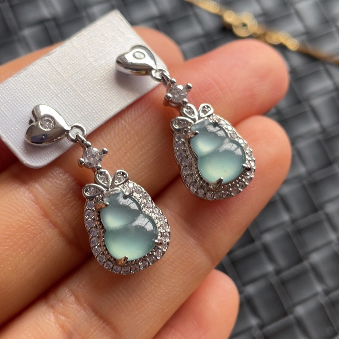 翡翠耳饰未镶嵌危