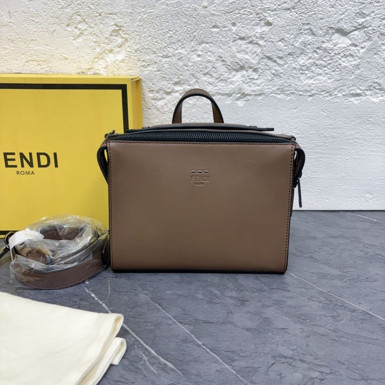 95新/芬迪/包包/[251221XZWC]/C8876118226