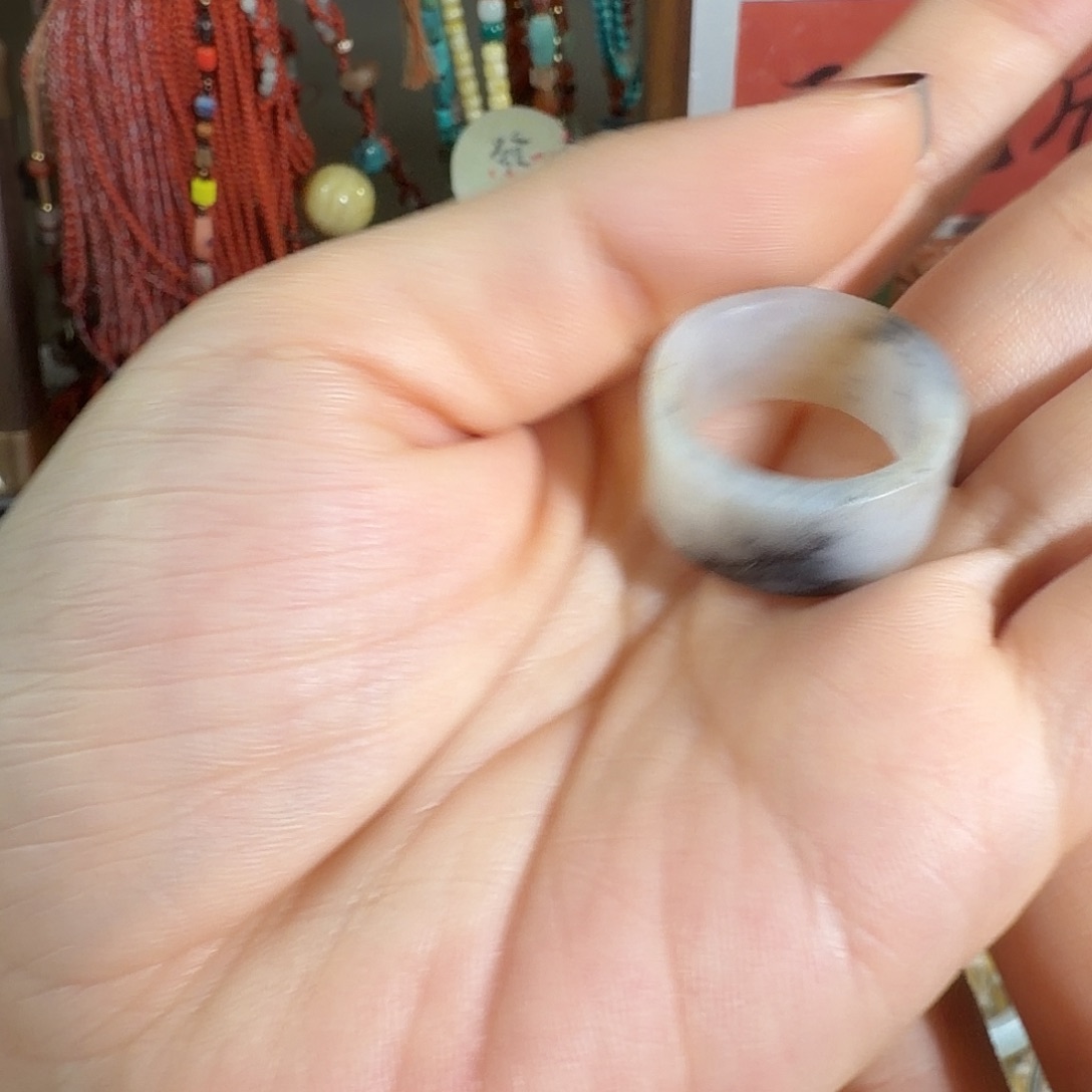 若***惜和田玉未镶嵌戒指