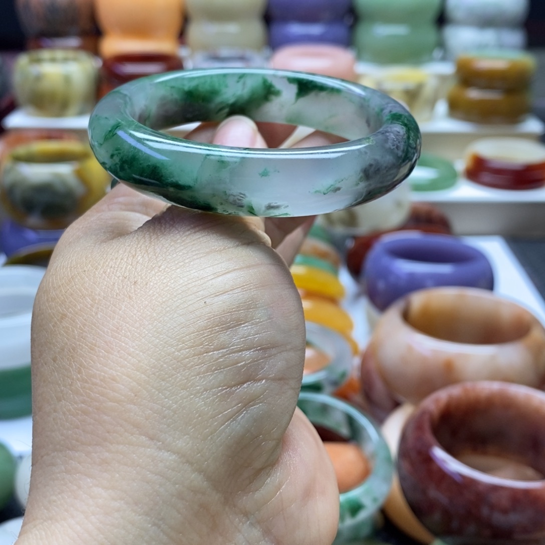 石英质玉未镶嵌手镯