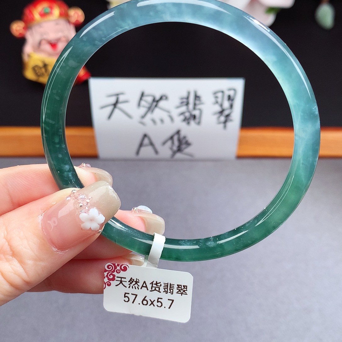 翡翠未镶嵌手镯（圆镯）