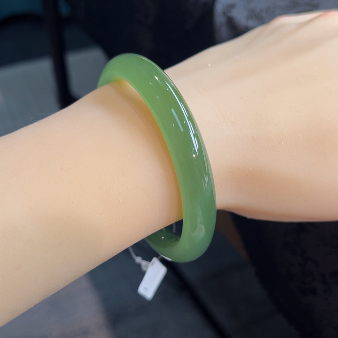 未镶嵌手镯和田玉荧光粉青