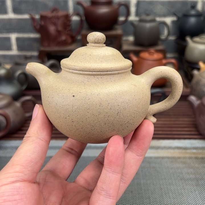 紫砂茶壶大水潭墨绿，莲子