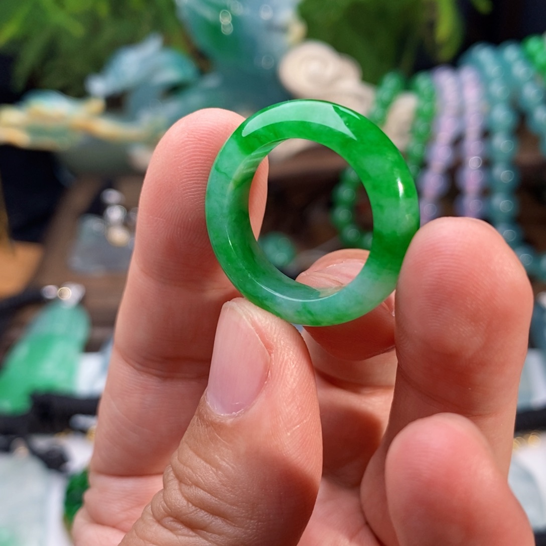 翡翠戒圈未镶嵌辣绿指环