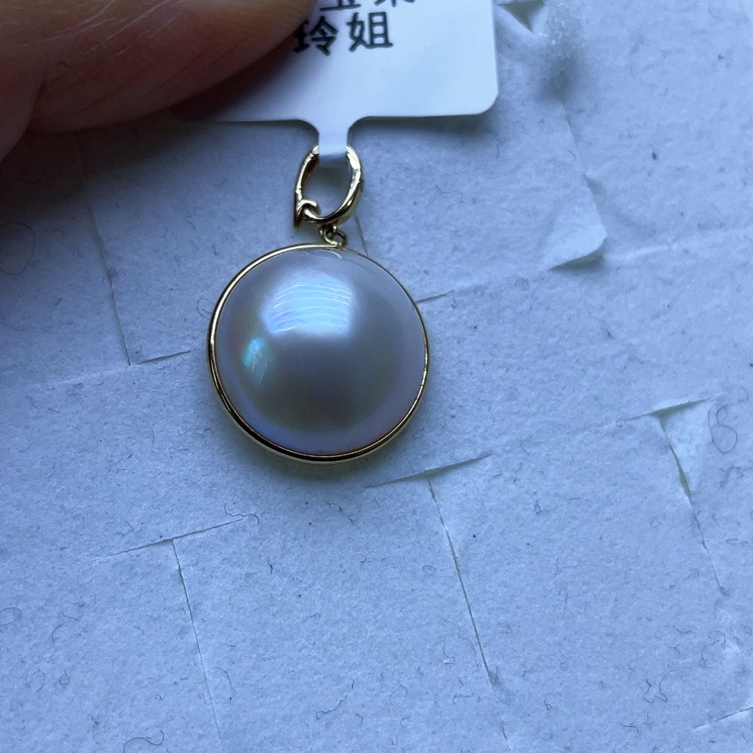 拼合珍珠（马贝珠）颈饰18K金镶嵌