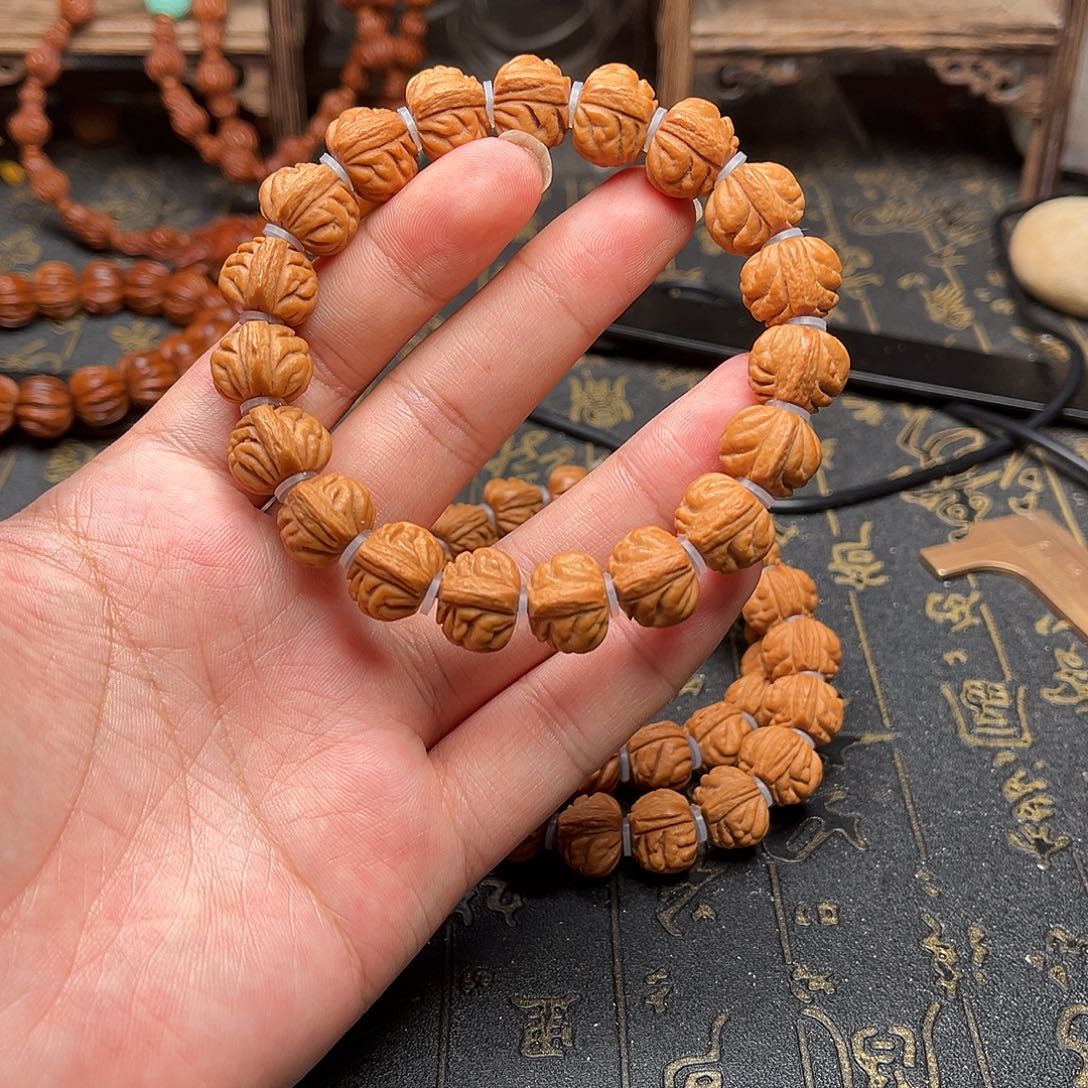 桃核吊坠小金豆手串