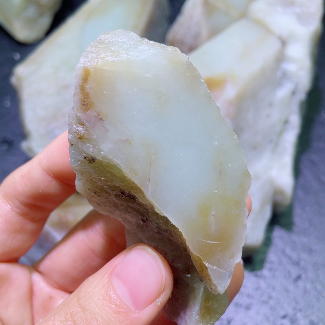 和田玉未镶嵌珠宝半成品