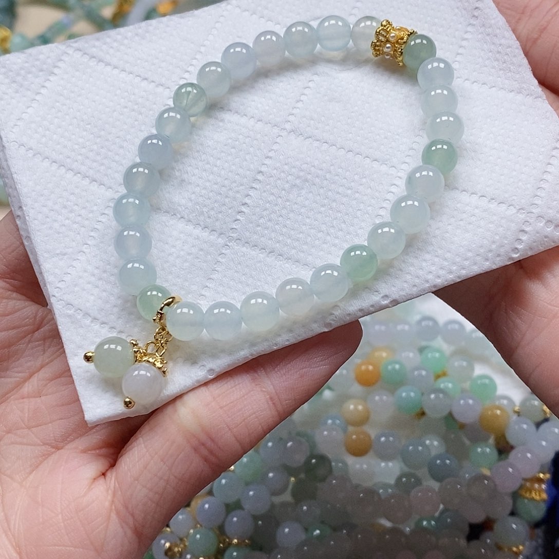 翡翠颈饰未镶嵌闪