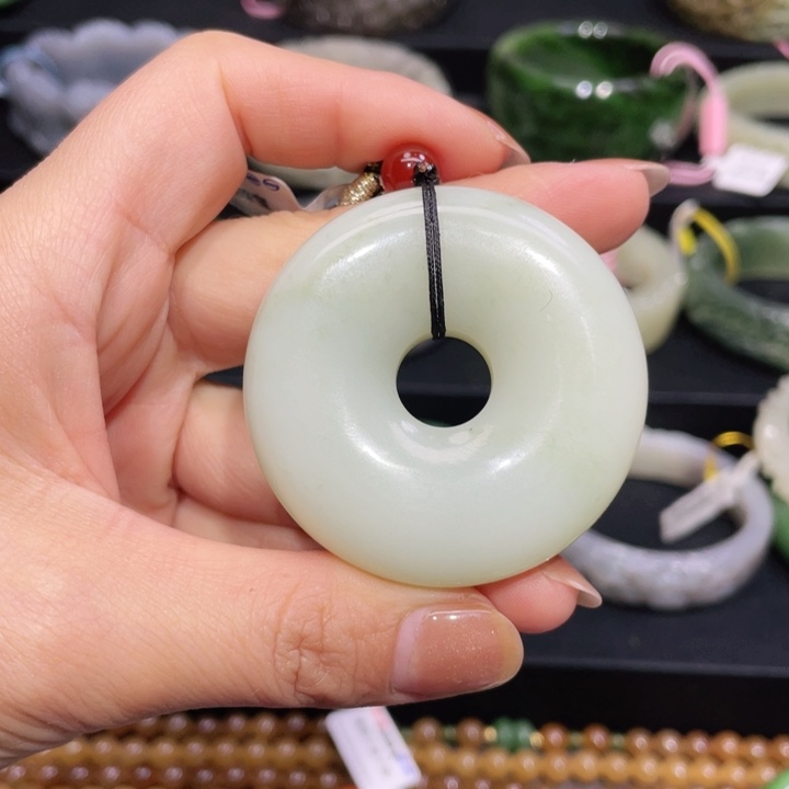 和田玉吊坠未镶嵌