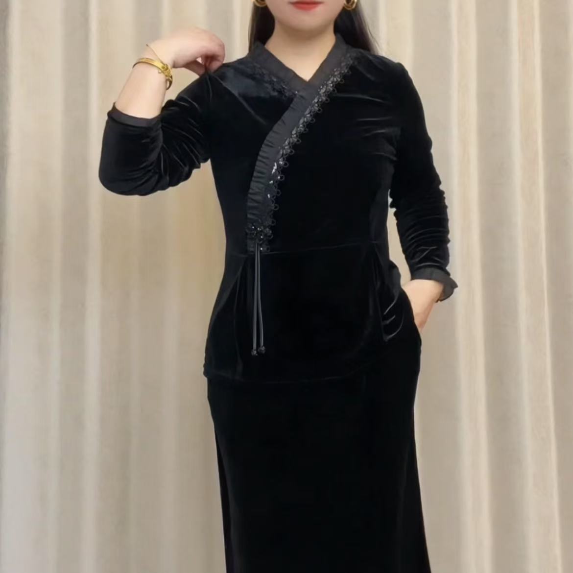 荷叶边亮片 V 领金丝绒收腰显瘦大码时尚洋气小衫妈妈装