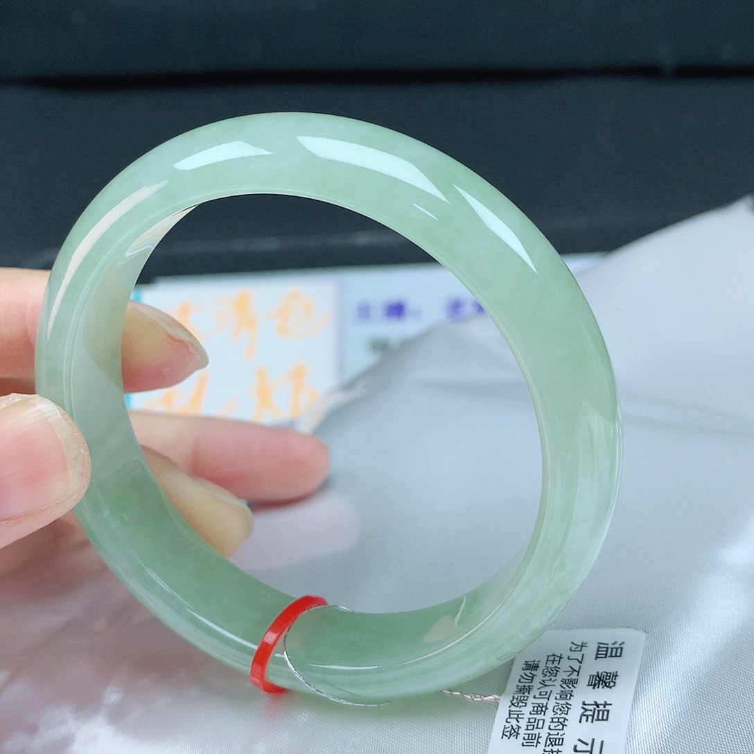 翡翠手镯未镶嵌57圈