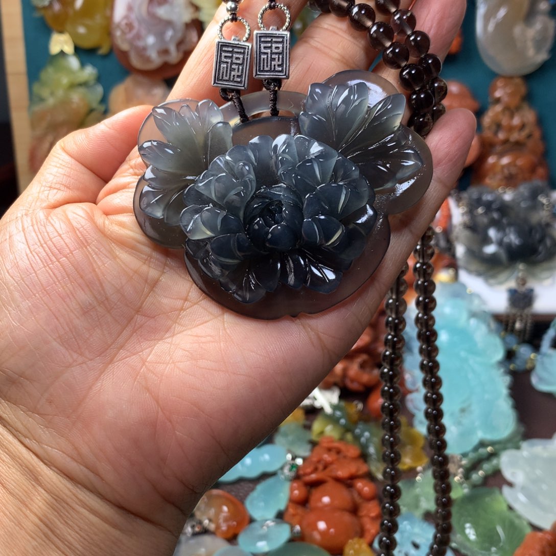 蛇纹石玉未镶嵌挂坠