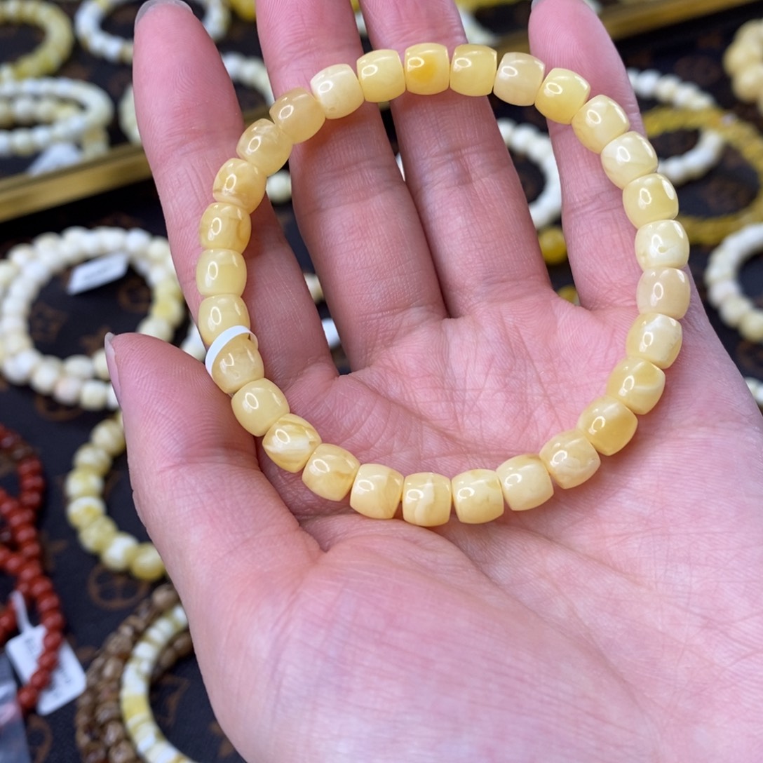 金珀手串未镶嵌7MM直切瑕疵
