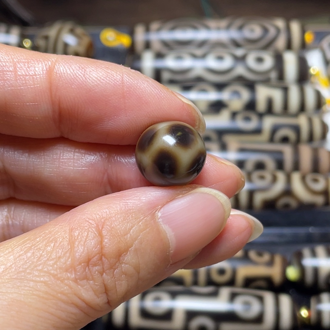 用***2玛瑙/玉髓未镶嵌珠宝奇石足球