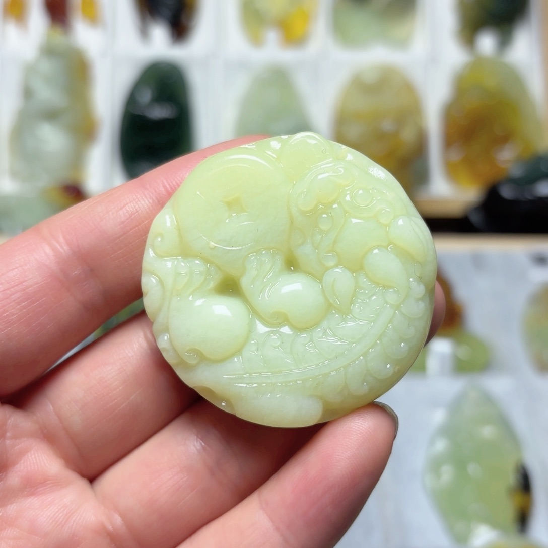 蛇纹石玉吊坠(不含链)未镶嵌