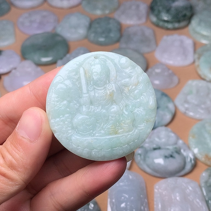 翡翠未镶嵌颈饰文殊