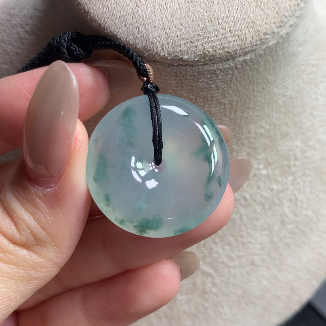 翡翠颈饰未镶嵌平安扣