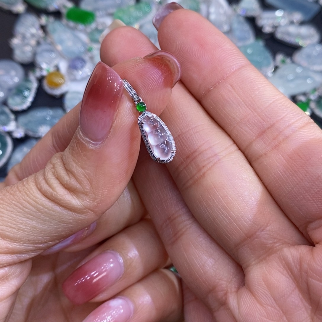 翡翠18K金镶嵌颈饰