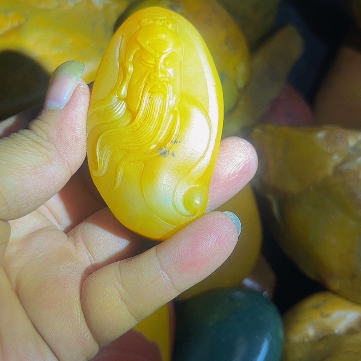 柴***馆老挝石黄蜡石籽料