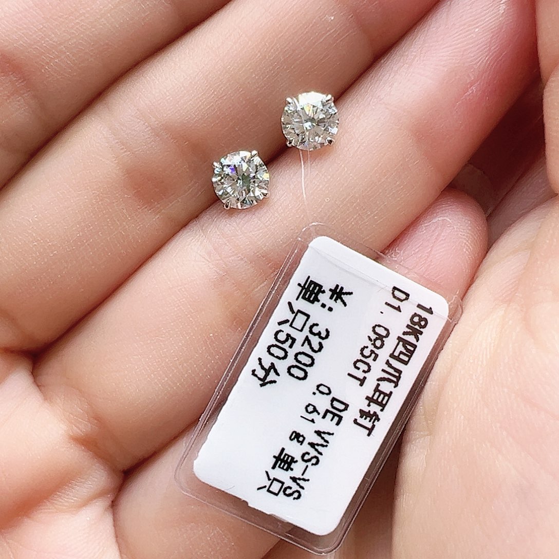 耳钉实验室培育钻石18K金镶嵌1.095ct K白四爪耳钉单只约50分