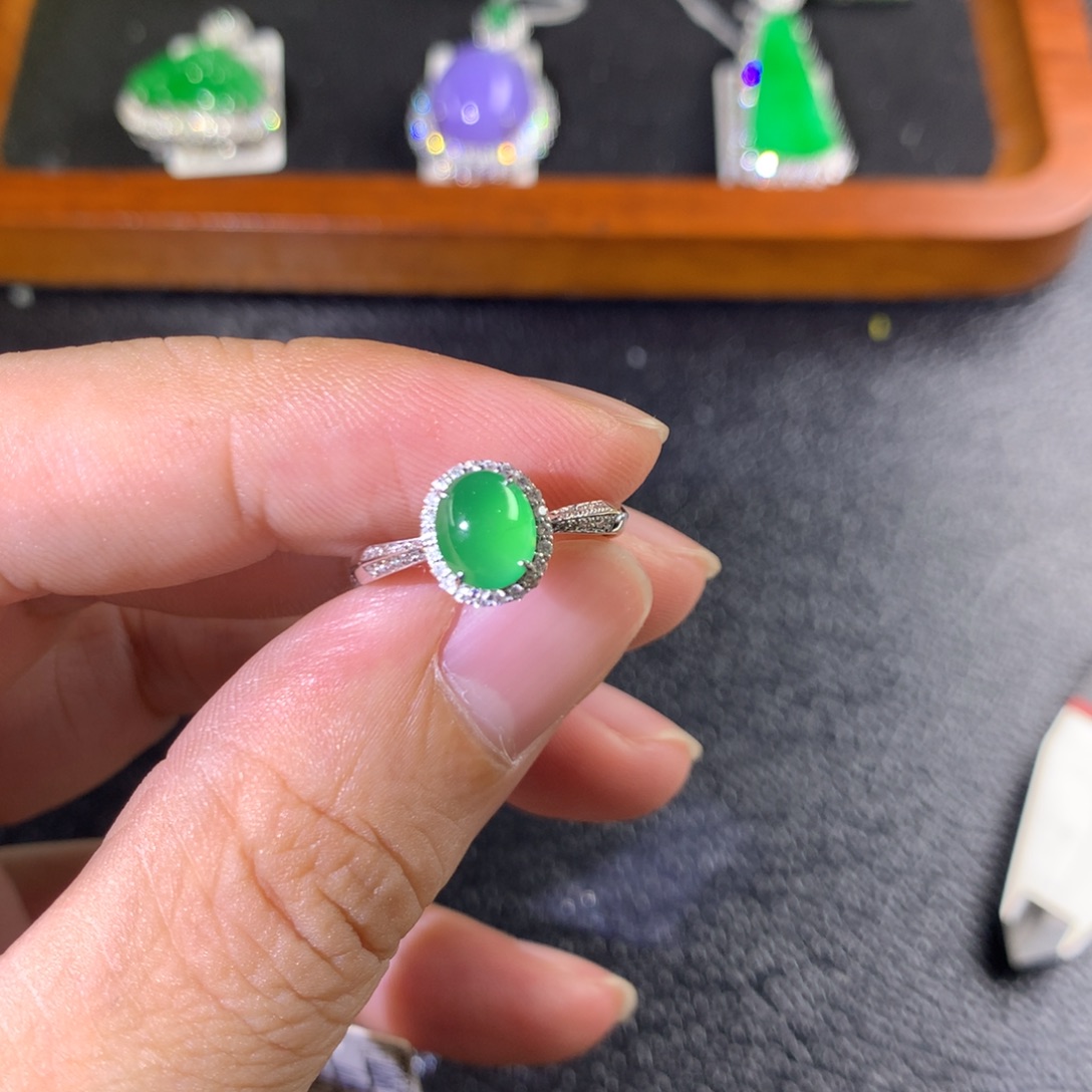 筱***筱翡翠18K金镶嵌戒指翡翠