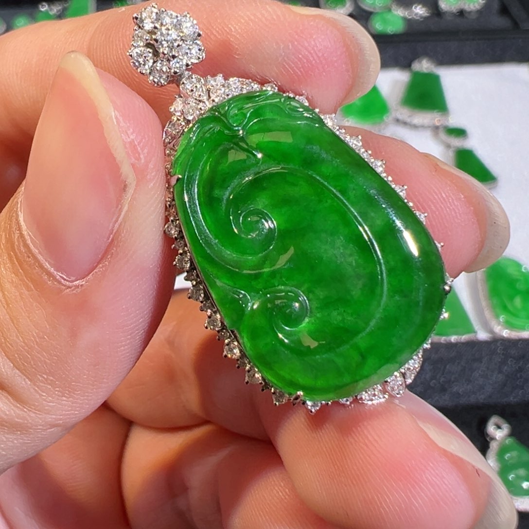 【闪购商品】翡翠吊坠(不含链)18K金镶嵌