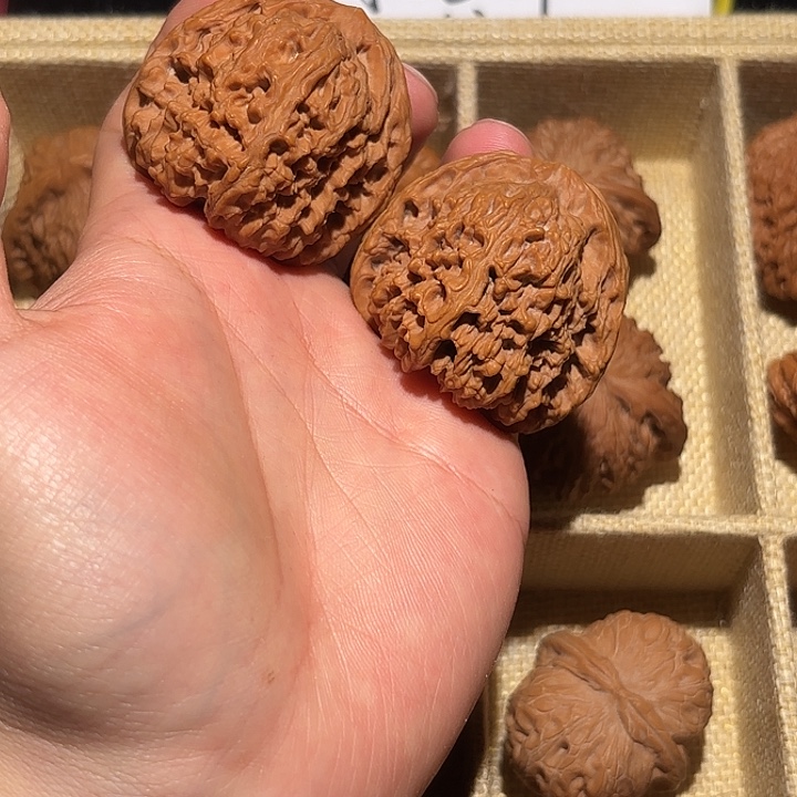 文玩核桃吊坠43红皮南疆