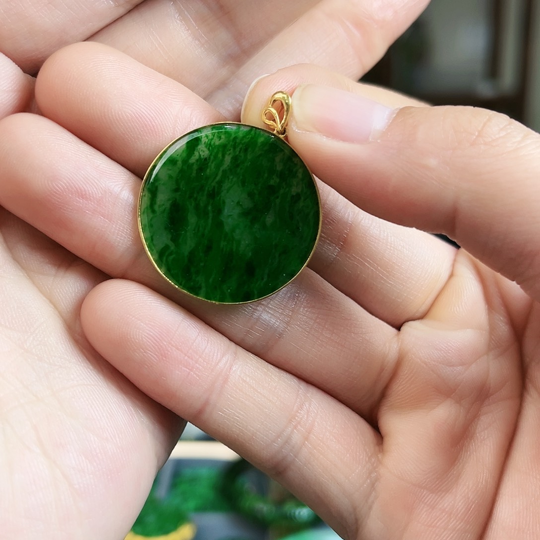 翡翠颈饰18K金镶嵌吊坠