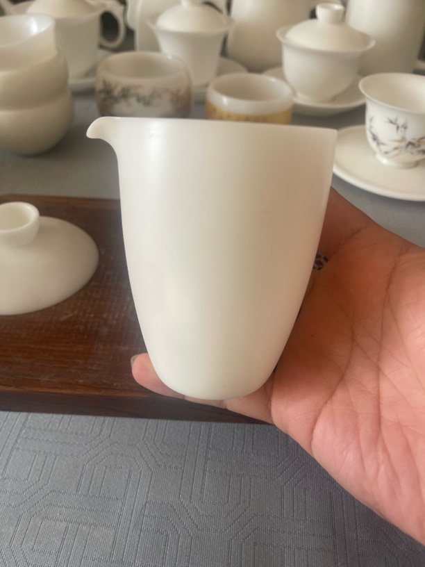 德化白啊冰种茶具公道杯