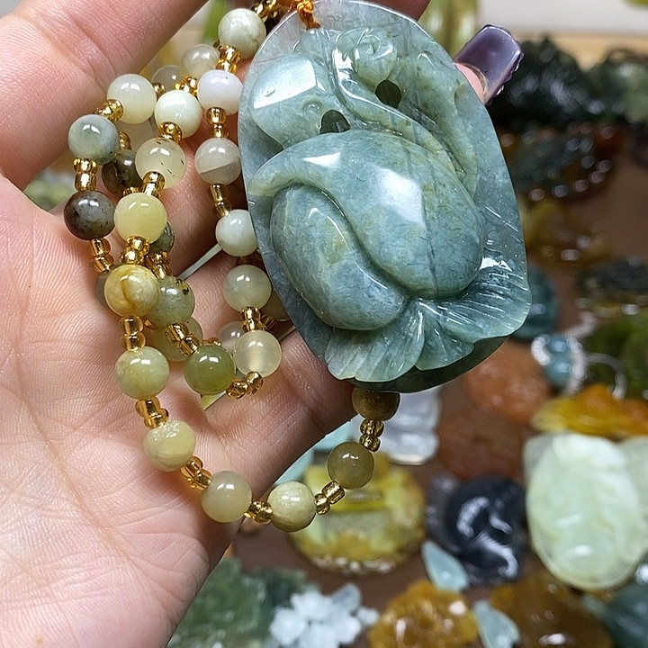 蛇纹石玉吊坠未镶嵌