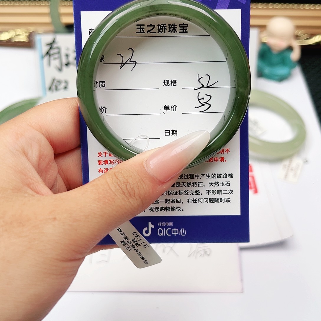 和田玉手镯未镶嵌