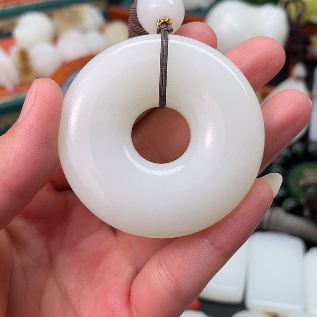 和田玉未镶嵌把件