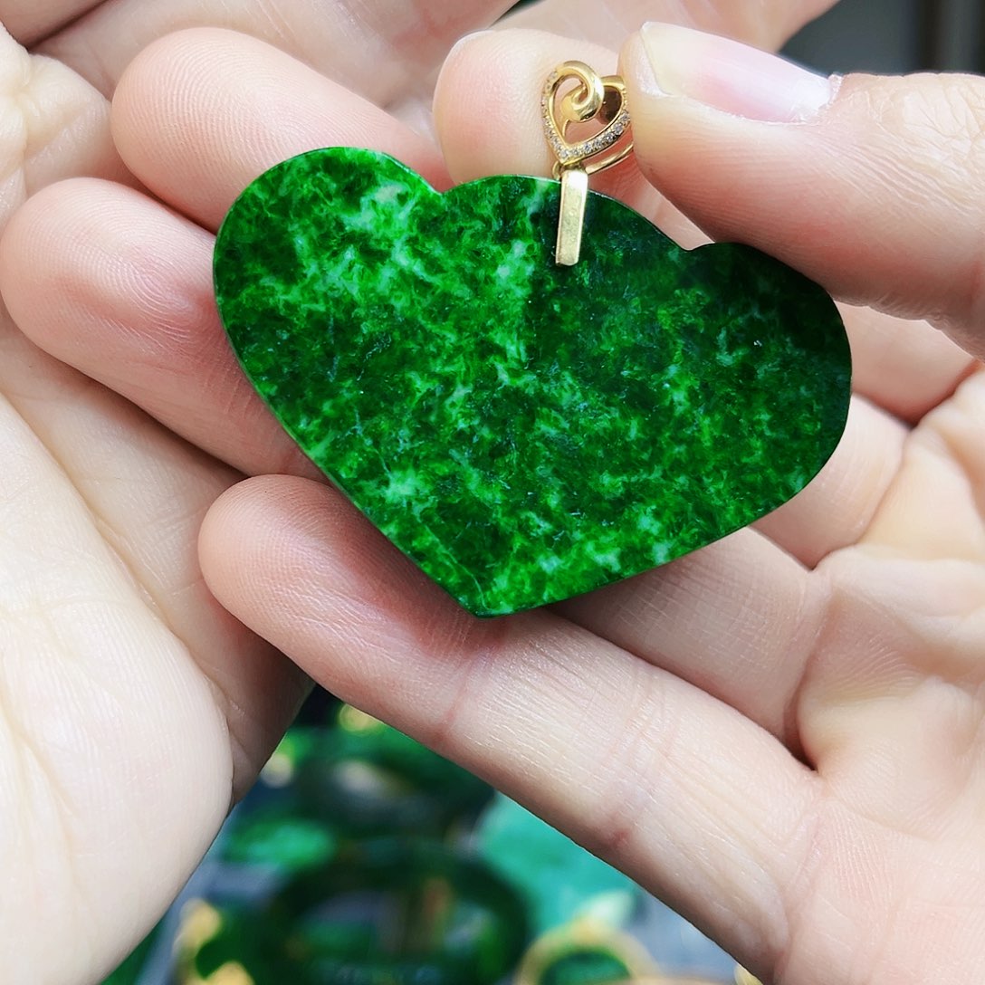 翡翠颈饰18K金镶嵌吊坠