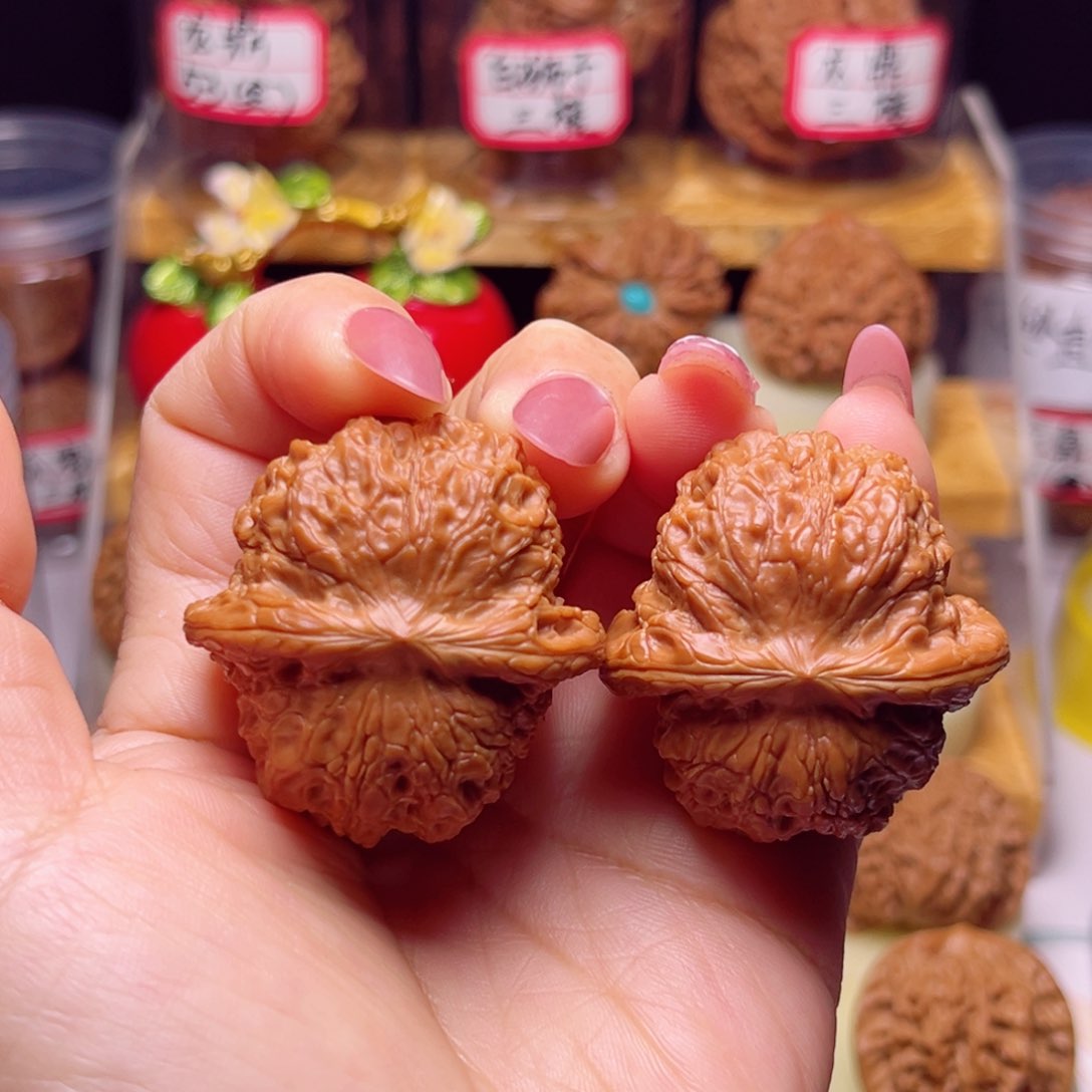 文玩核桃吊坠39尺巨重血麒麟