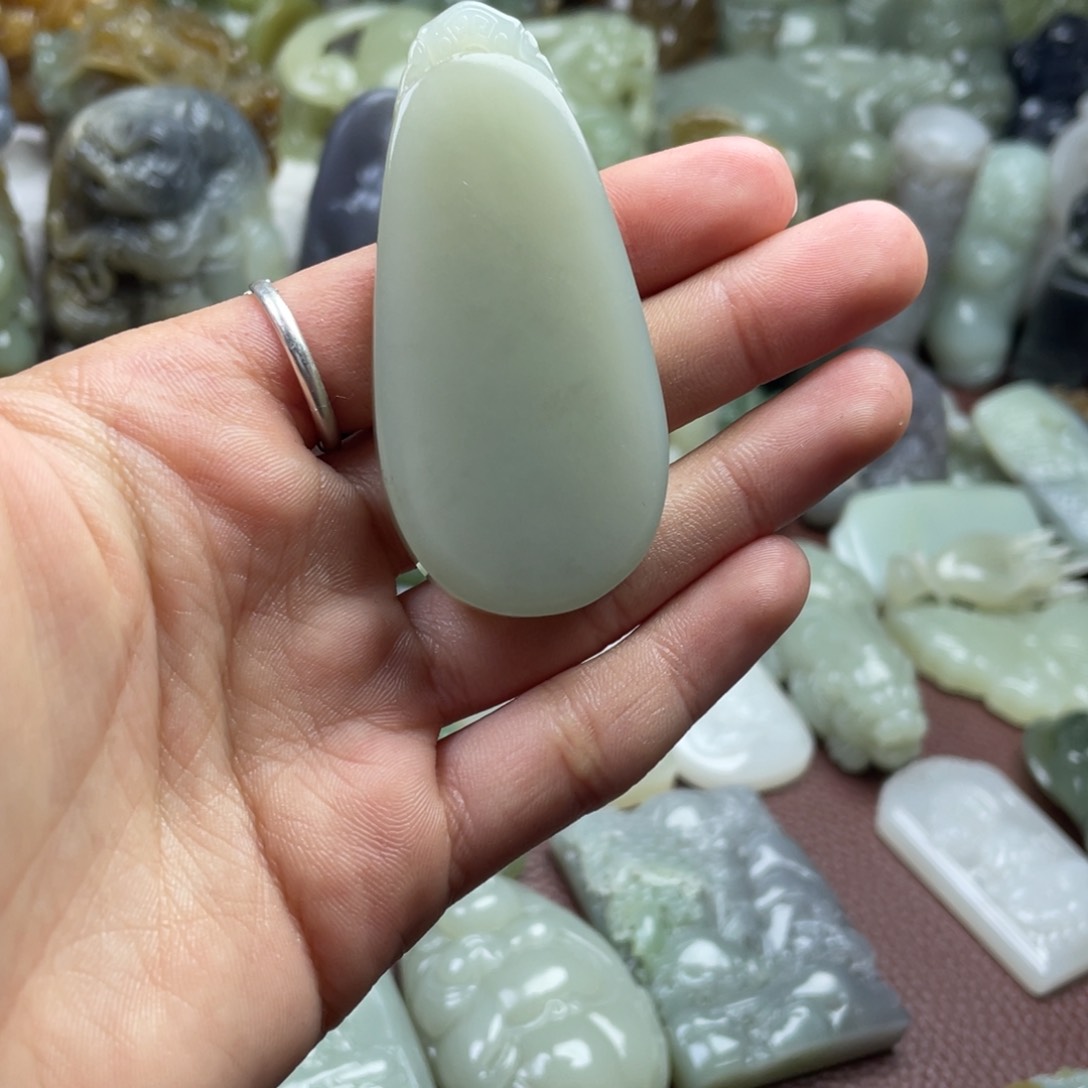 和田玉未镶嵌颈饰