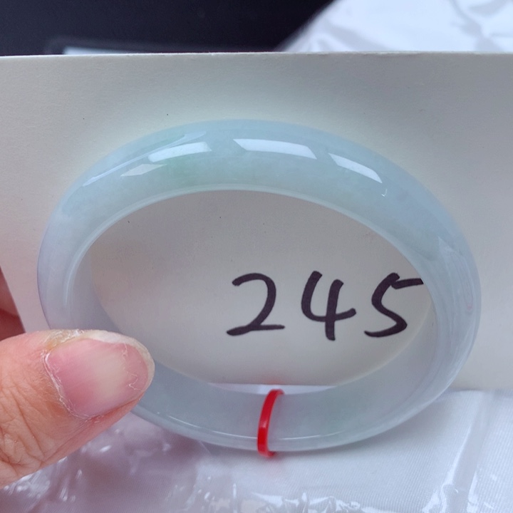 翡翠手镯未镶嵌翡翠