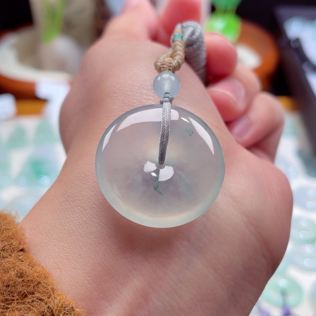 翡翠颈饰未镶嵌扣子