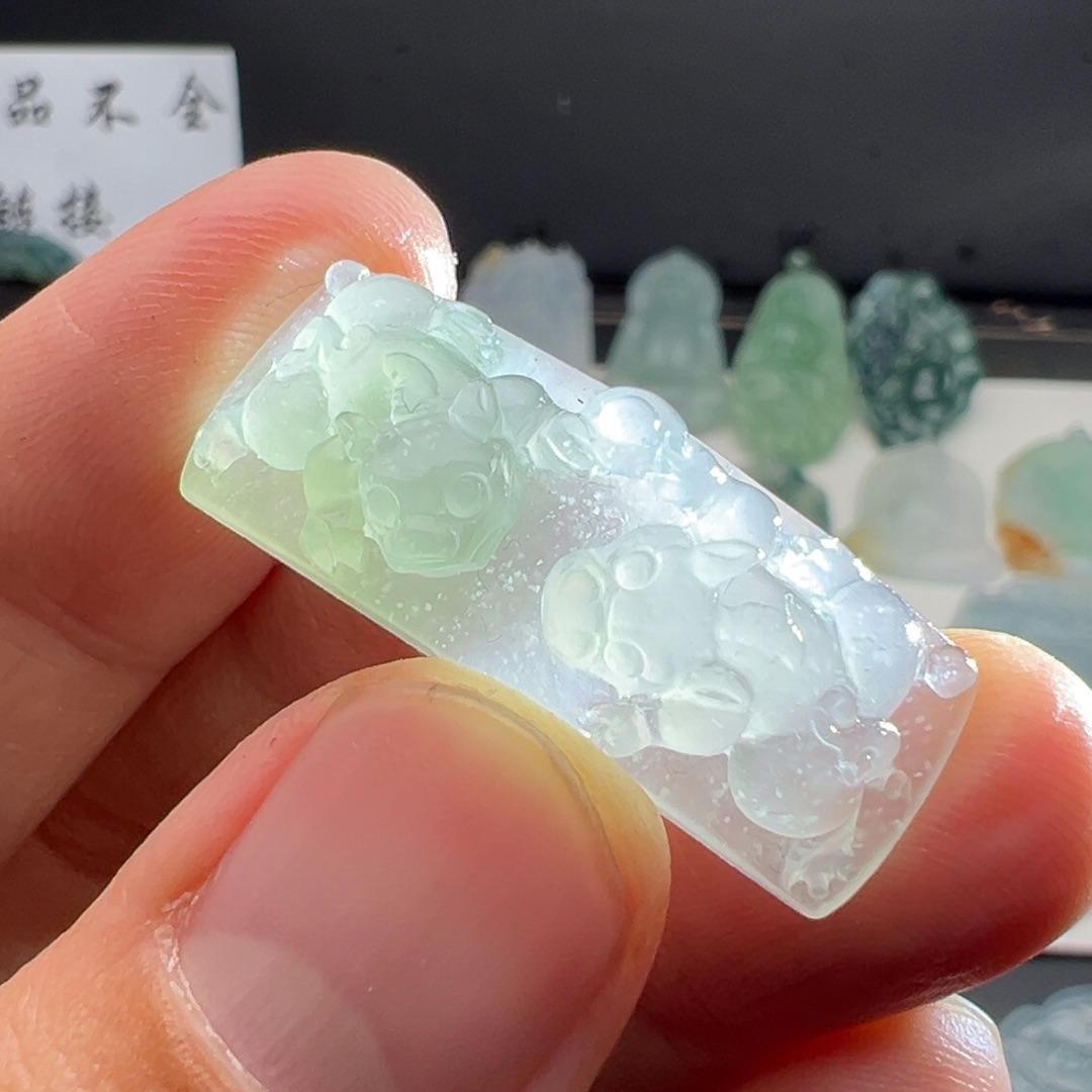 定制翡翠未镶嵌貔貅手牌