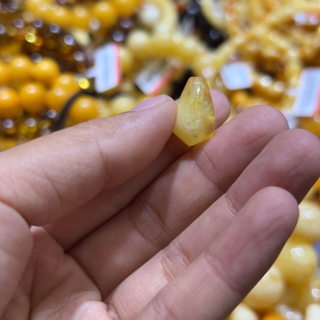 琥珀珠宝奇石未镶嵌