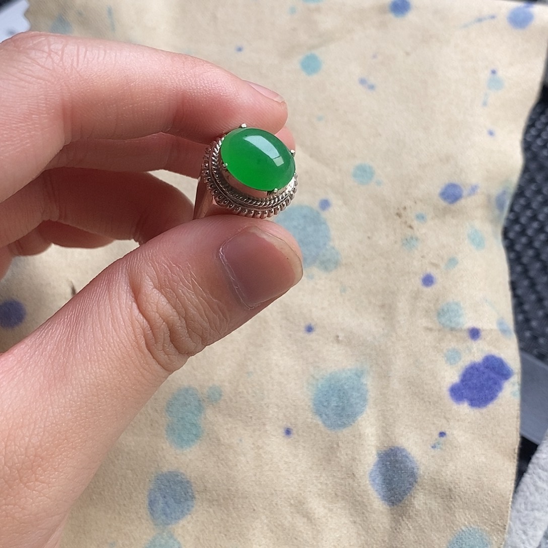 翡翠未镶嵌戒指高冰正阳绿蛋面未镶嵌