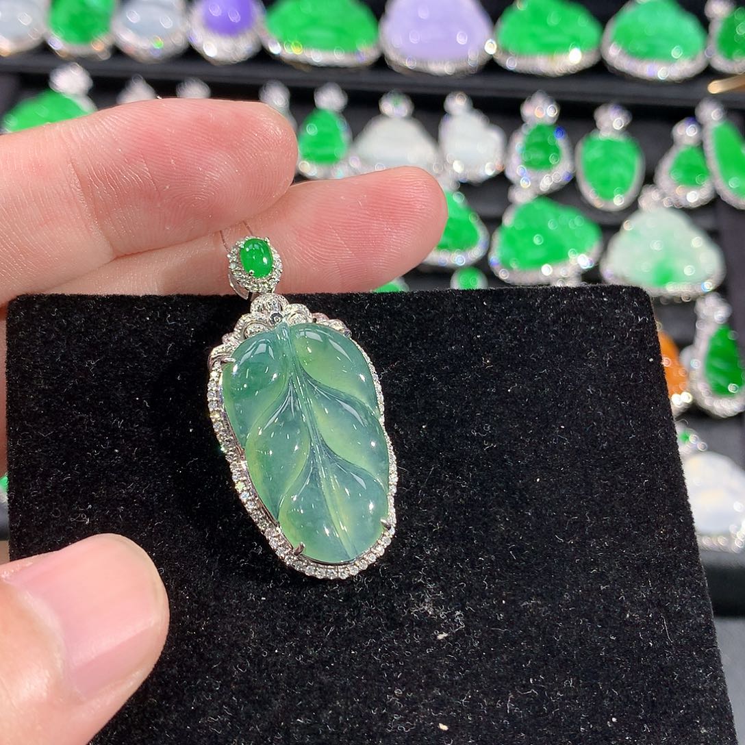 翡翠18K金镶嵌颈饰