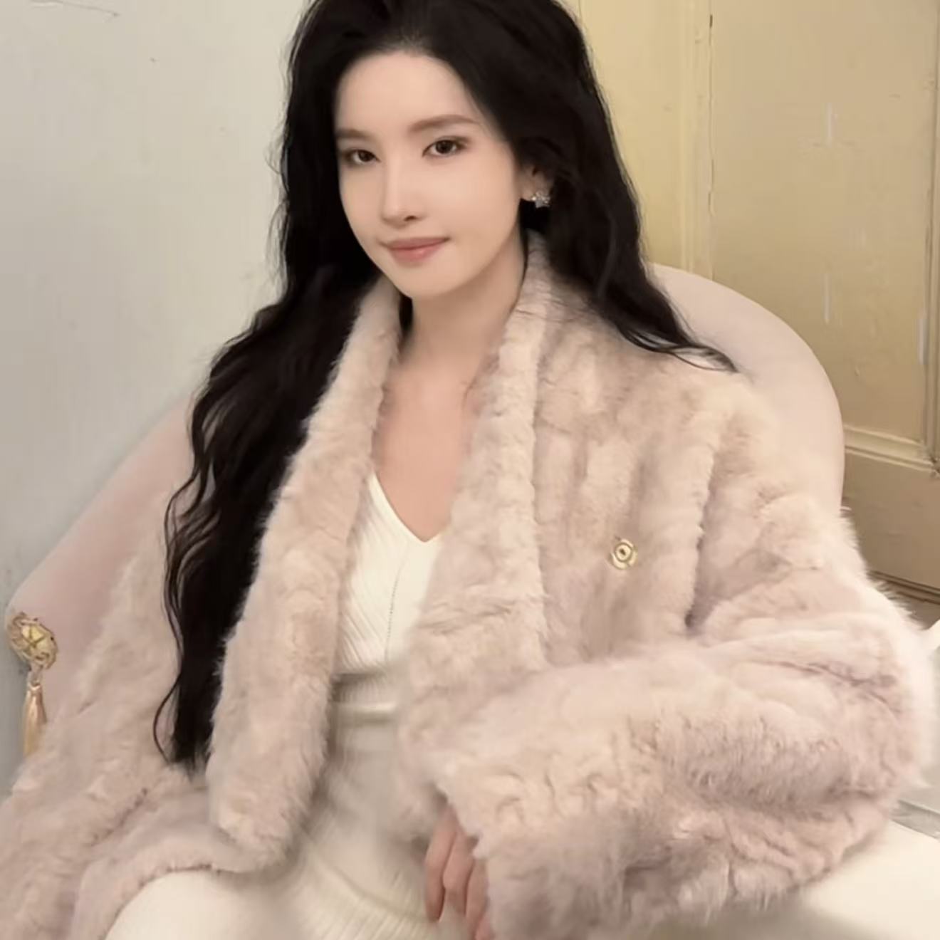 TUIW【蜜桃奶霜】高级感皮毛一体迷雾粉小湖羊环保皮草