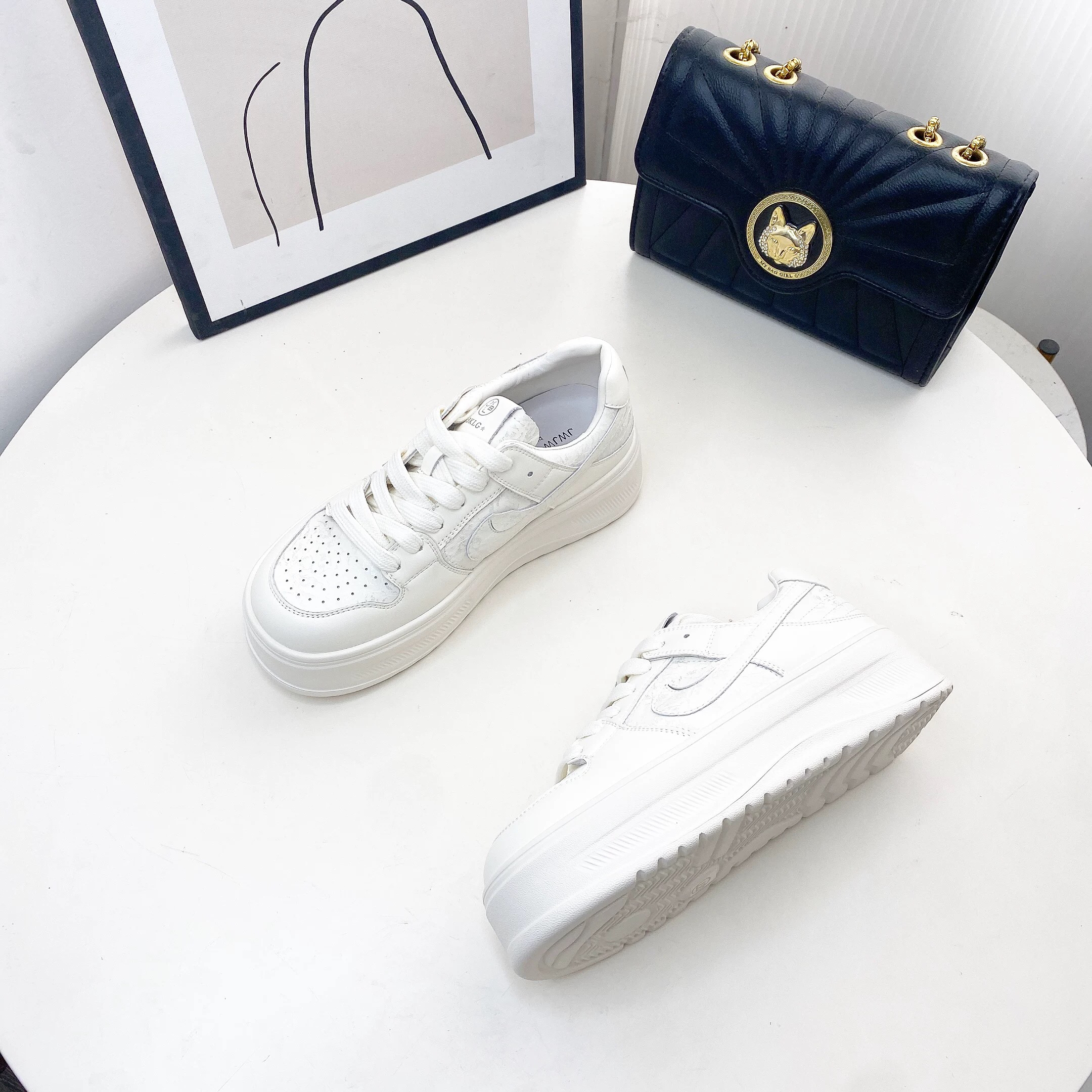 【伟伟女鞋工厂店】092–32低帮舒适板鞋增高常规小白鞋
