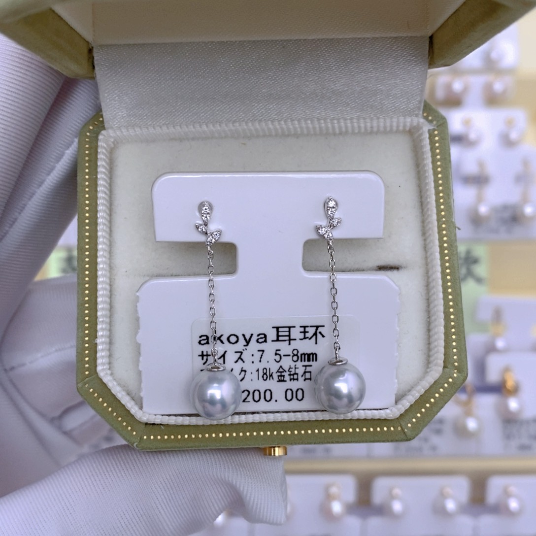18K金镶嵌海水珍珠耳饰